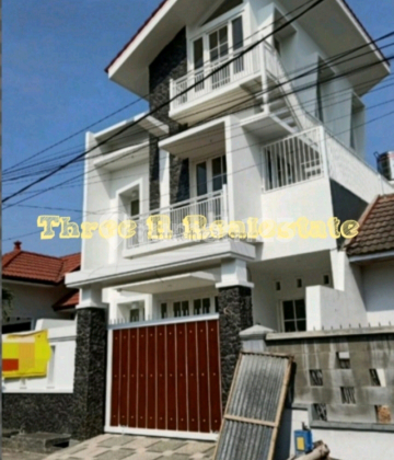 Rumah design Mediterania mewah 3 lantai dekat poros jalan dekat RS Puri Bunda Rumah design Mediterania mewah 3 lantai dekat poros jalan dekat RS Puri Bunda