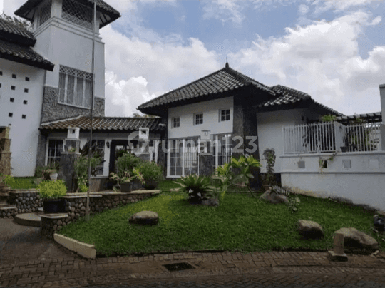 Rumah Cantik dan Asri di Taman Tirta Golf -  BSD City 2