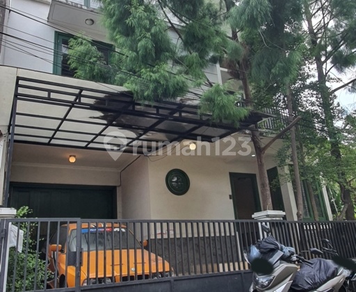 READY-TO-OCCUPY HOUSE NEAR SENAYAN CITY 1
