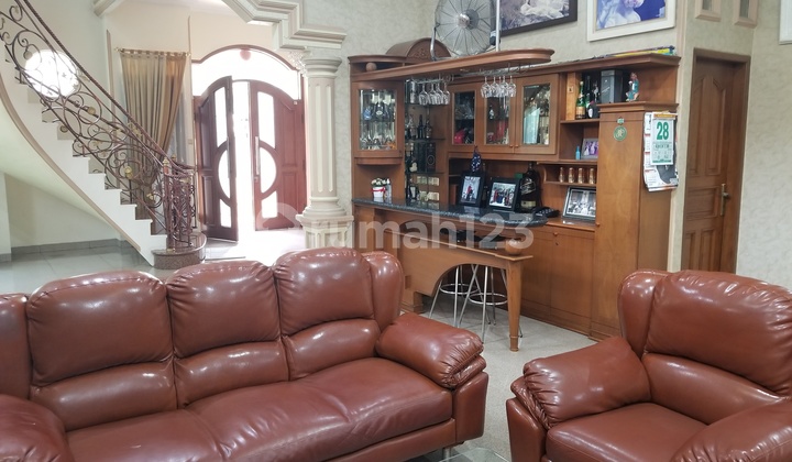 Luxury House in Taman Palem Lestari, Cengkareng, West Jakarta 2