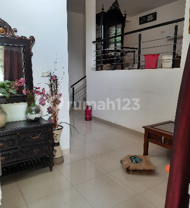Rumah Cantik 3Lantai Siap Huni di Grand Wisata 2