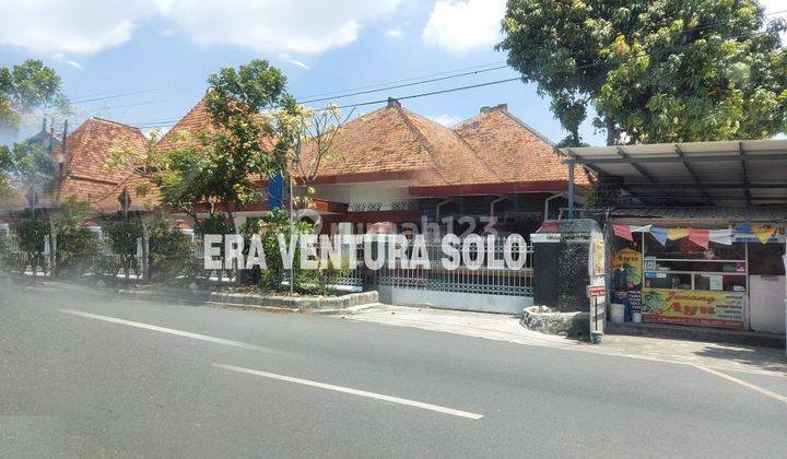 Rumah Cocok untuk Kafe dekat Stasiun Balapan