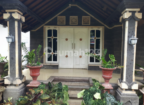 House with a large piece of land 2