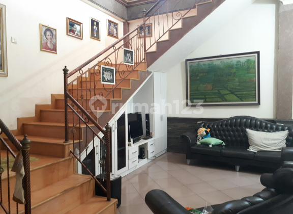 House with a large piece of land 1