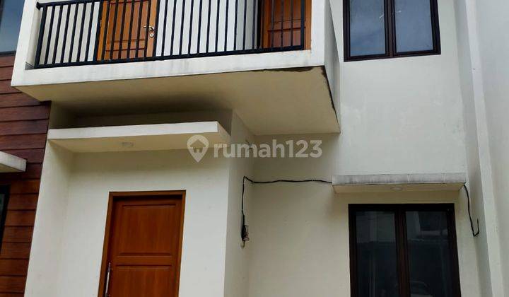 Rumah 2lantai mewah murah dekat stasiun MRT lebak bulus 2