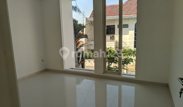 Rumah Baru 2 lantai minimalis Manyar Tirtoasri Surabaya 2