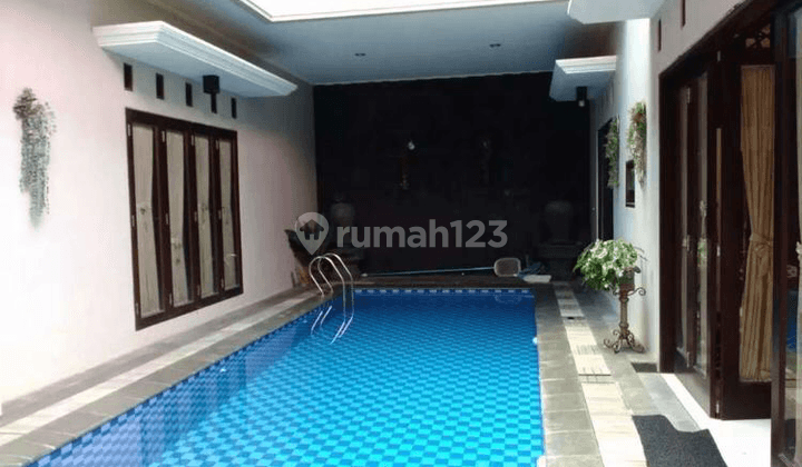 Rumah hook, bagus dan luas  dijual cepat di Taman Duren Sawit Jaktim 2