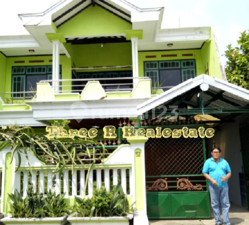 Wide house, about 200 rooms, many located in the city center of Sulfat. 2