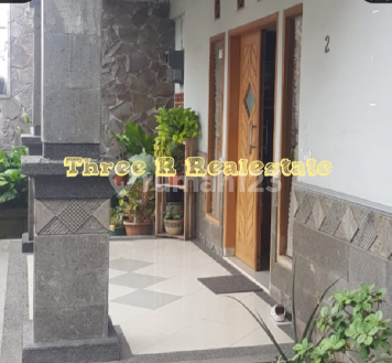 Quick Sale: Elegant teak-designed hook house, spacious yard with carport for 2 cars. 2