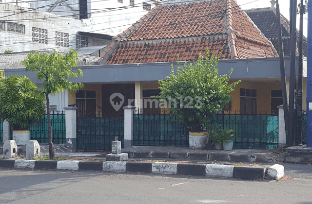 Rumah di pinggir jalan MT haryono mataram 1