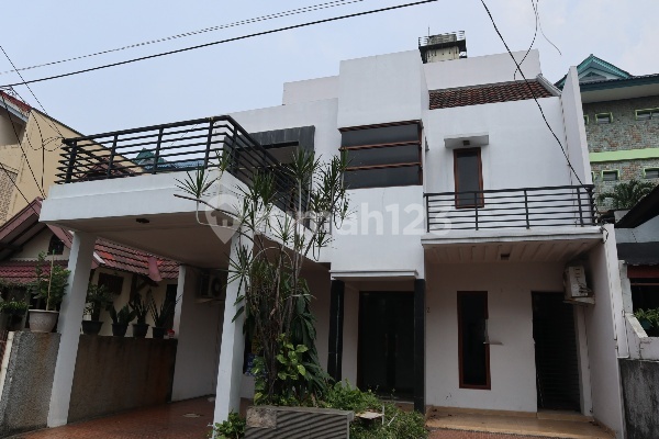 Old House, Ready to Occupy near Al Azhar School Bintaro, Sector 4 Bintaro