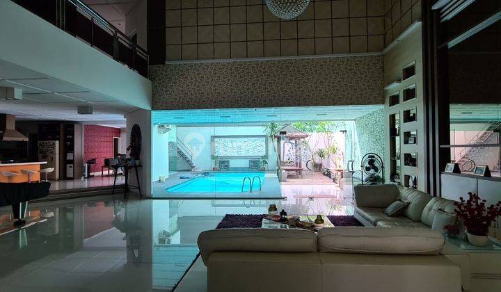 Rumah Mewah dengan Swimming Pool di Sunter 2