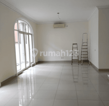 Dijual Rumah cantik di Les Belles Maisons Jl. Raya Serpong Tangerang Selatan 2