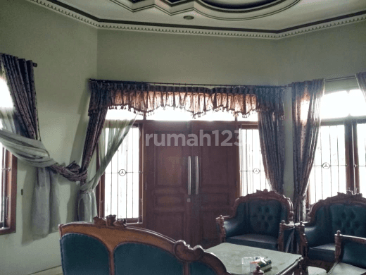 Rumah 2 lantai ada tokonya 2