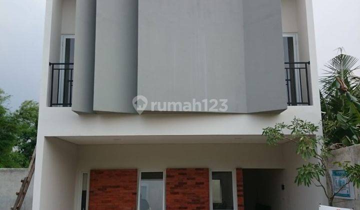 Rumah 2 Lantai Dekat Bintaro, Cluster, Fasad Peredam Suara 1