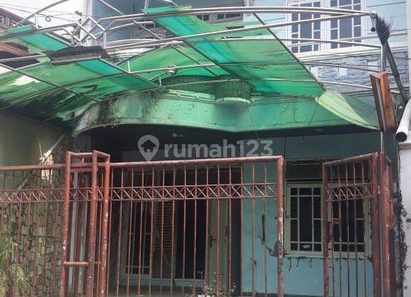 Rumah di komplek perumahan Kelapa Gading Permai. 1