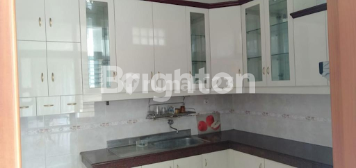 RUMAH MEWAH 2 LANTAI FURNISHED TENGAH KOTA MALANG HANYA 3 MENIT KE UNM,  UB,  WONDER BRIDGE,  SEKOLAH DEMPO, SANTA MARIA,  DLL 2