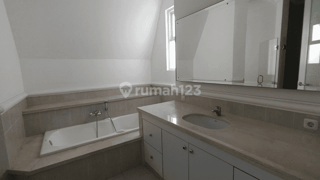 Siap Huni!! Rumah Premium dan Mewah 4BR Harga Special di Kemang, Jakarta Selata 2