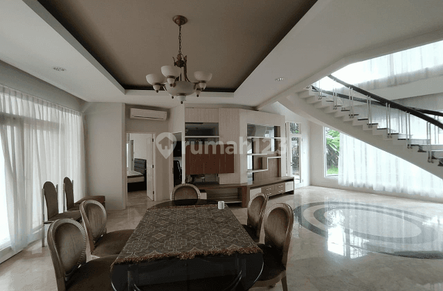 Bright and Modern House With Private Pool In Pondok Indah 1