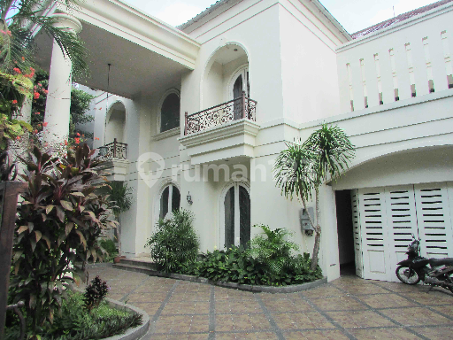 Luxurious House with Private Pool 4BR at Kemang Jakarta Selatan 2