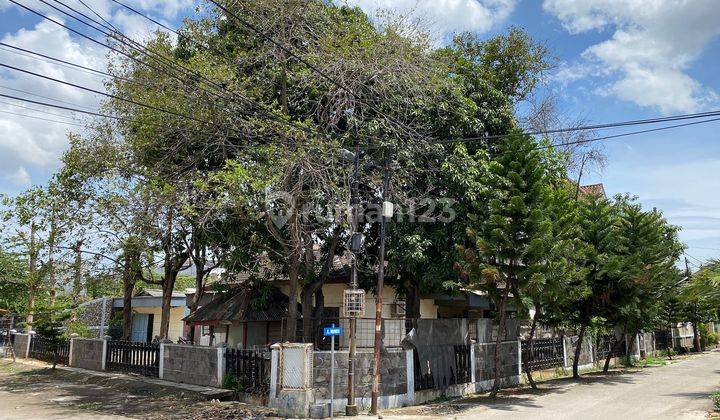 Rumah luas di pusat kota Karawang Barat 1