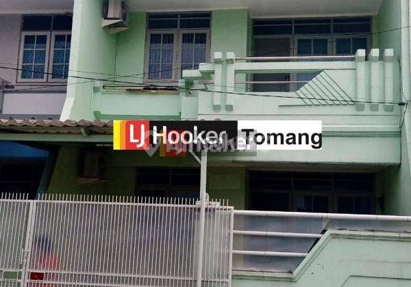 Terawat dan strategis harga ekonomis diTaman Ratu Jakarta Barat 1