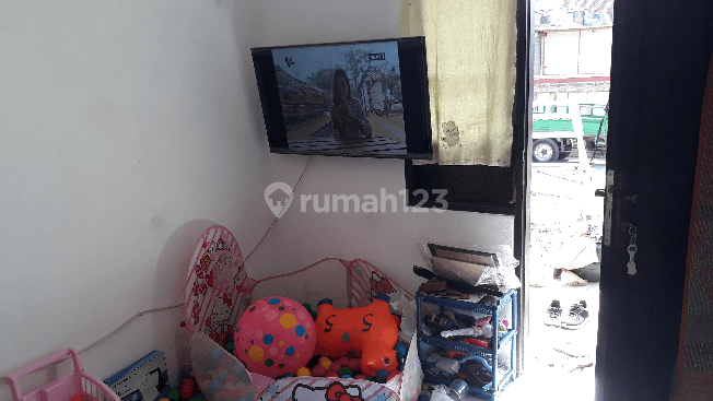 Rumah Bagus Unfurnished Sertifikat Hak Milik Di Kopo, Bandung 2