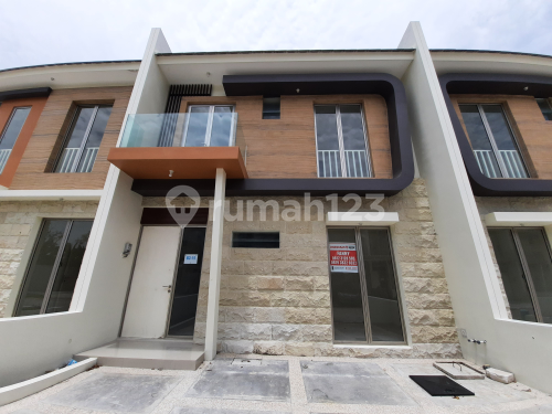 New Minimalist Greenland Residence House