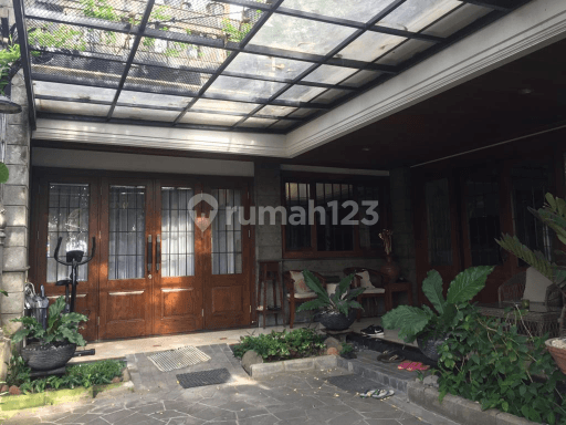 Rumah luas di lahan luas dkt Senayan City dgn harga damai 1