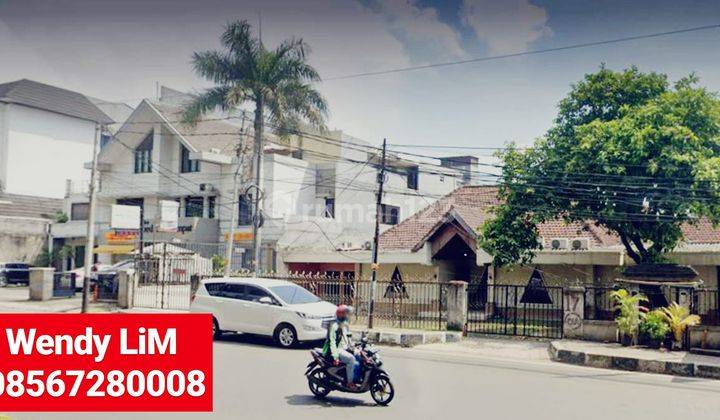 RUMAH di Jl WOLTER MONGINSIDI dkt SENOPATI, KEBAYORAN BARU 1