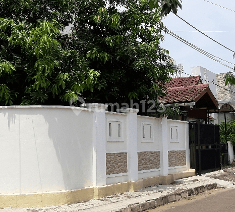 Rumah siap huni nyaman hoek di Villa melati mas 2