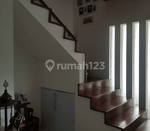 Rumah hook cantik full furnished di Emerald Bintaro Jaya 2