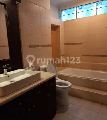 Rumah mewah 1 lantai di Kemang Dalam 2