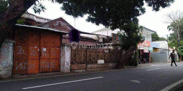 rumah tua pinggir jalan dekat kebayoran lama. cocok untuk usaha. 2