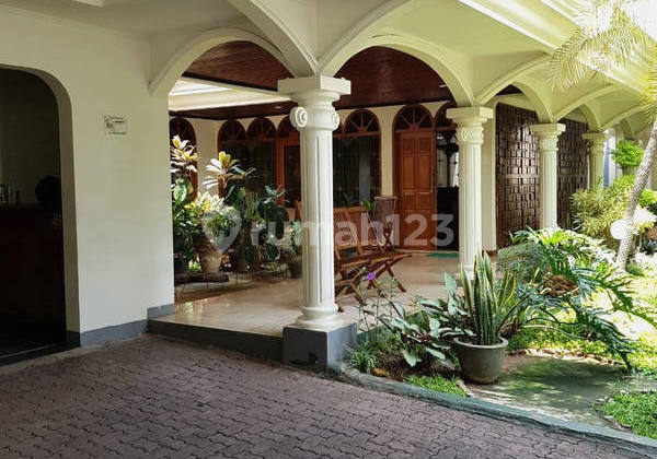 Rumah mewah dan antik lok. tenang dan aman di Permata Hijau. 0996