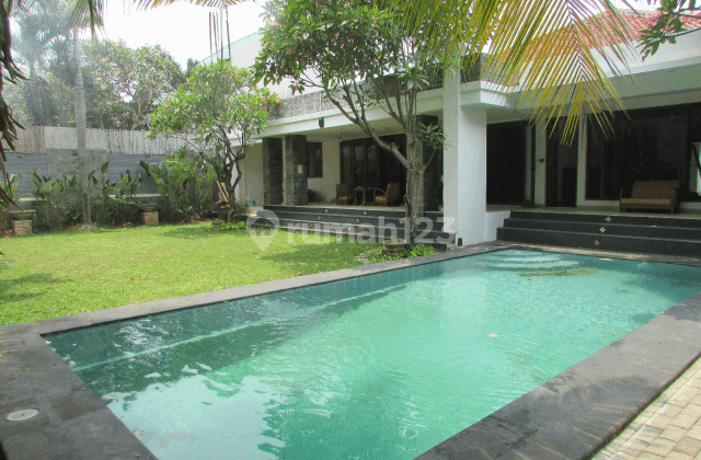 Spacious House, 4BR with Big garden and Pool at Cilandak Jakarta Selatan 1