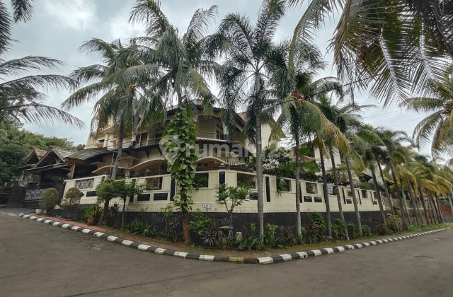 Rumah Cantik Asri di Pesona Khayangan Depok 1