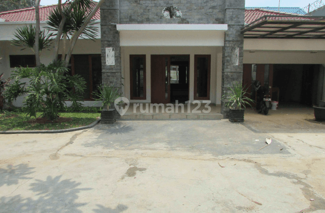 Spacious House 4BR Unfurnished with Big garden and Pool at Cilandak Jakarta Selatan 2