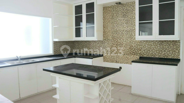 Minimalist House 4BR Unfurnished with Pool dan Backyard at Cipete Jakarta Selatan