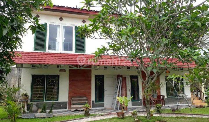 VILLA UNIK TAMAN LUAS DI JAKAL  2