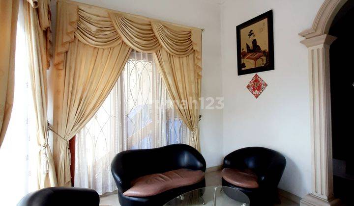 Rumah Cantik 3 Lantai Taman Ratu Siap Huni Semi Furnished Row 2 Mobil 2