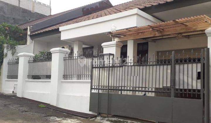 Rumah Terawat Siap Huni Di Cipete Utara Dekat Kemang, Jalan 2 Mobil 1