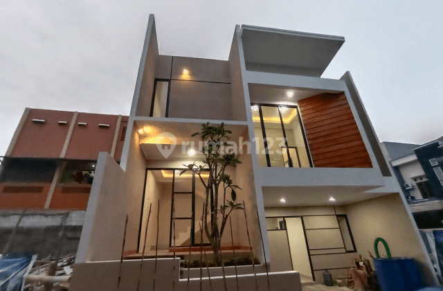 Rumah exclusif  2 Lantai Lokasi dekat mall pgc 2