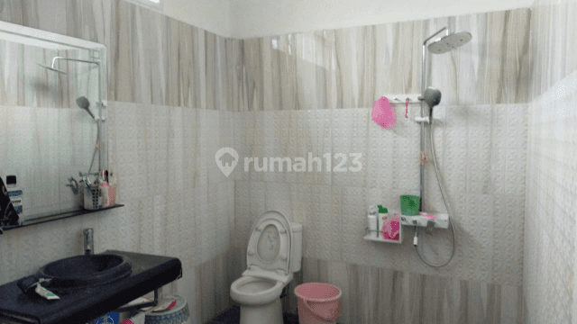 Dijual Rumah Nyaman  3 lt di Kembar Mas 2