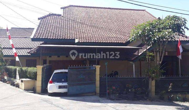 Rumah Bagus Unfurnished Sertifikat Hak Milik di Permai, Bandung 1