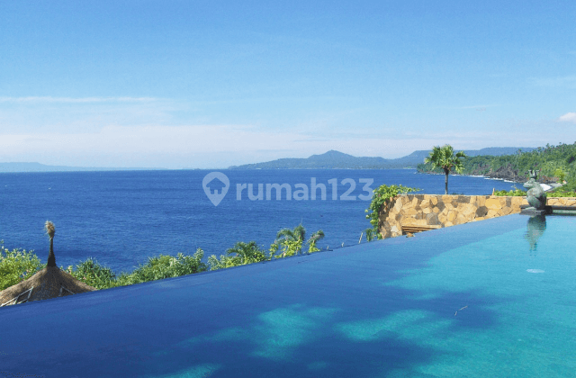 Stunning Freehold Cliff Beach Front Villa on the East coast of Bali in Seraya Karangasem Bali 2