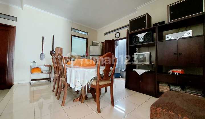 Rumah Asri Dengan Halaman Luas di Mega Cinere 2