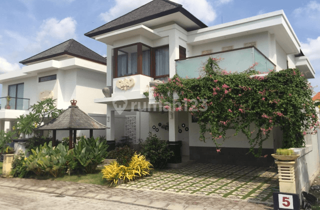 Luxurious house with exclusive furnishings in the elite neighborhood of Sekar Tunjung, Denpasar 1