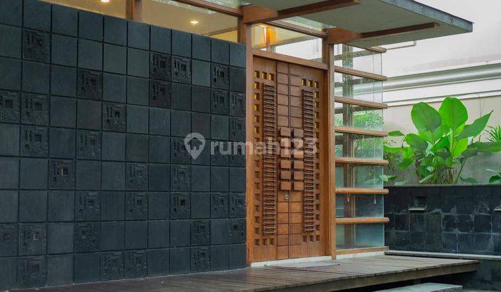 Rumah Mewah Modern Minimalis Design Kawasan Taman Golf Karawaci (LOKASI STRATEGIS) 2