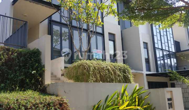 For Sale: Navapark BSD Cluster Lancewood House